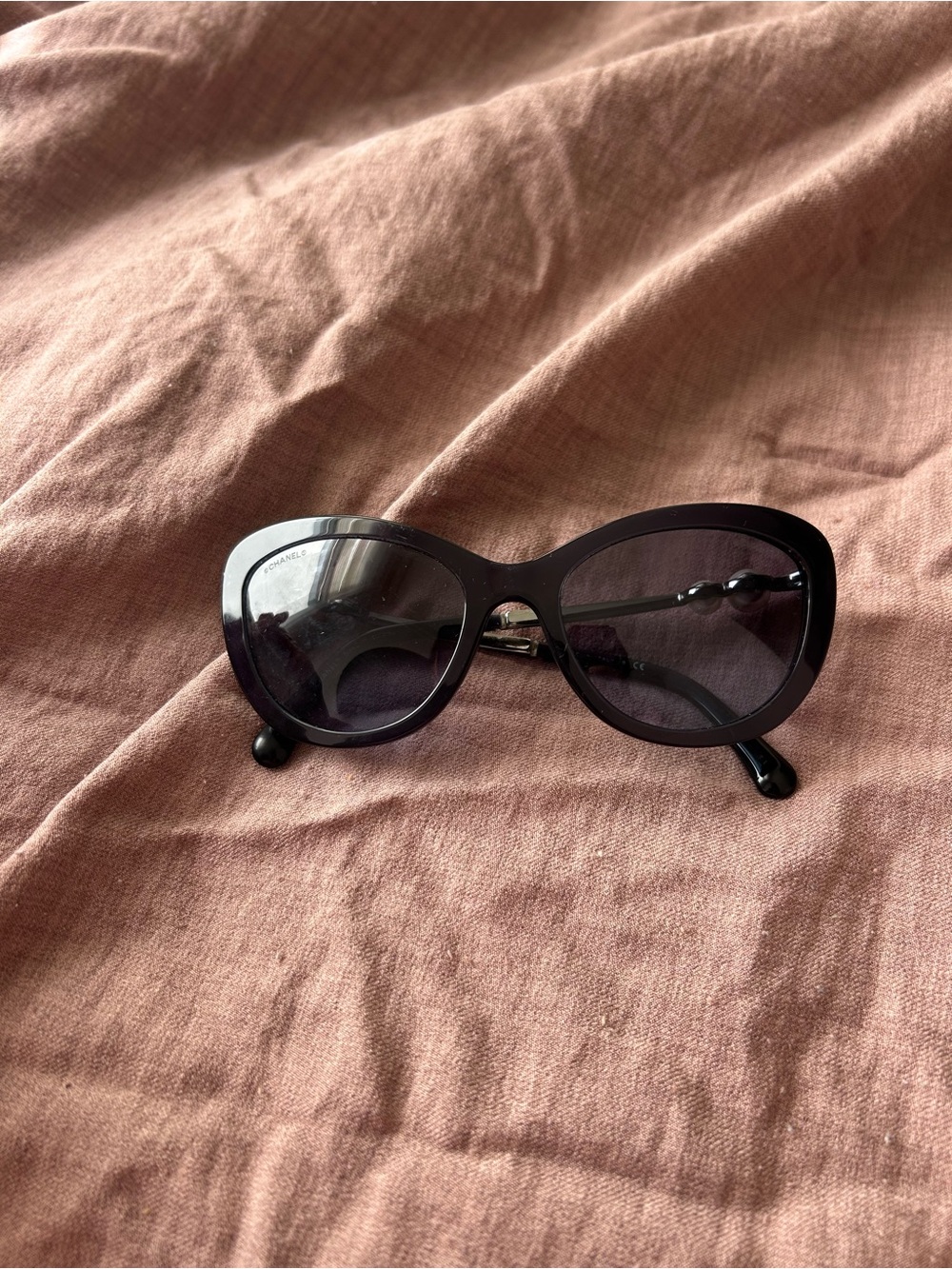 Women's navy blue Cat-Eye Sunglasses - Elegant Black Frame